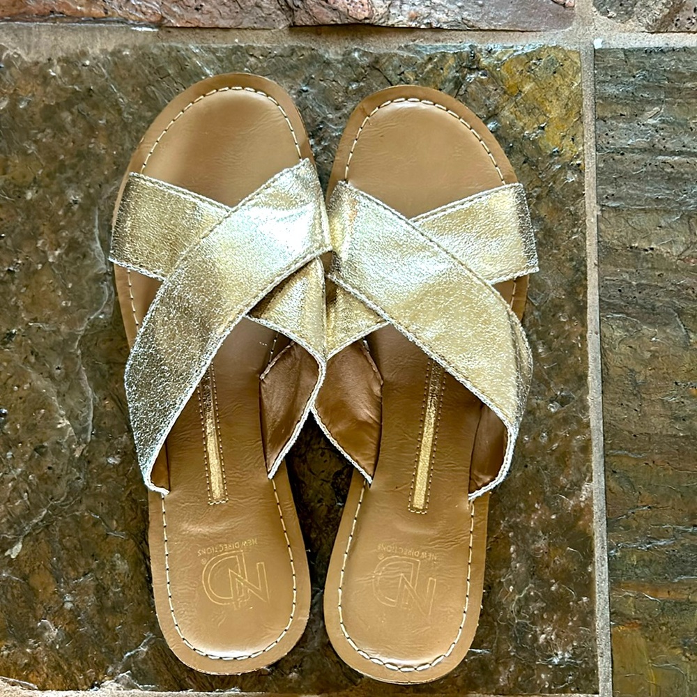 Slip on gold sandals, gently worn in great condition, size 8.5!
